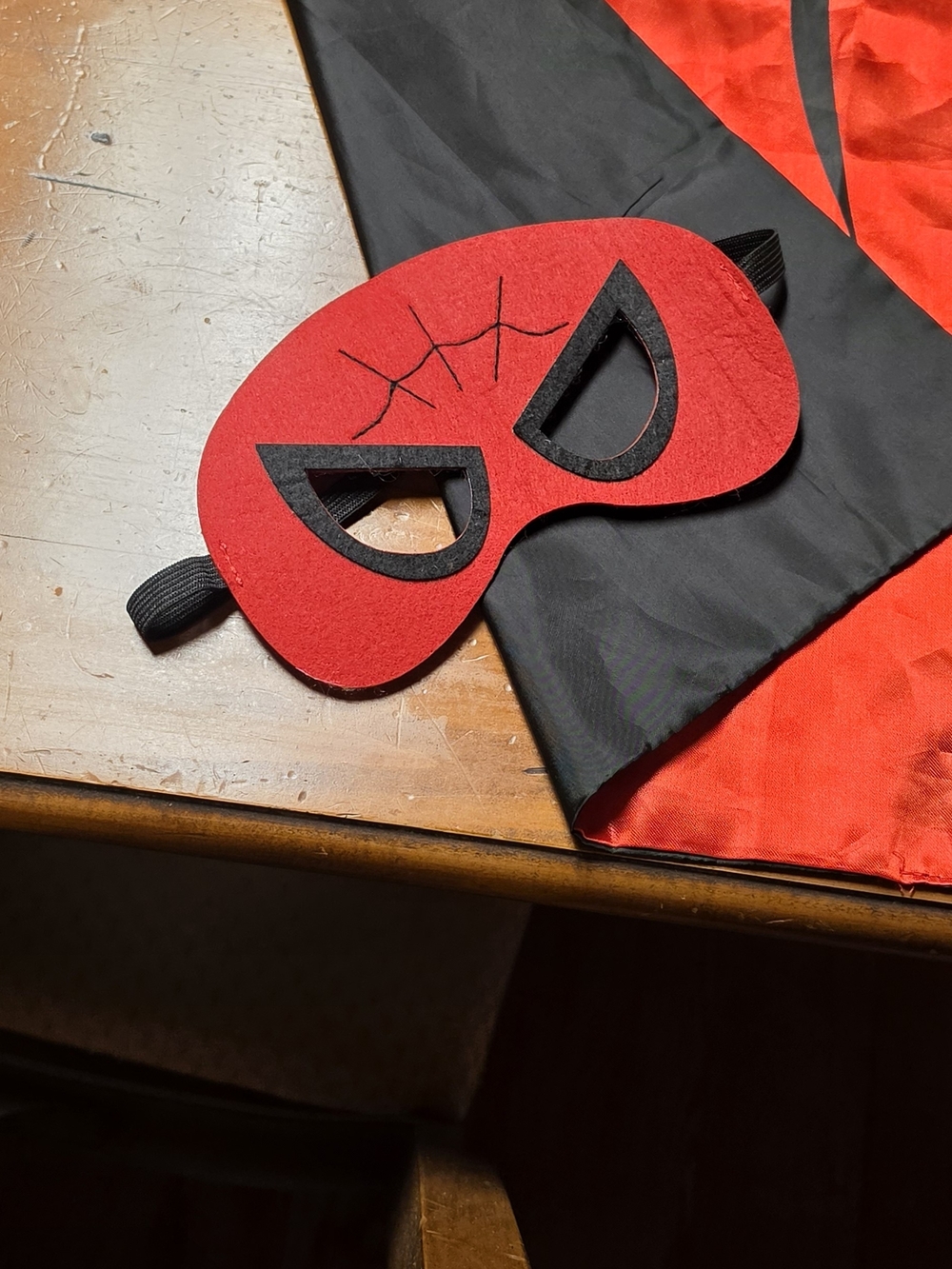 Kids Marvel Red Spiderman Cape & Mask Costume Set - Picture 2 of 4